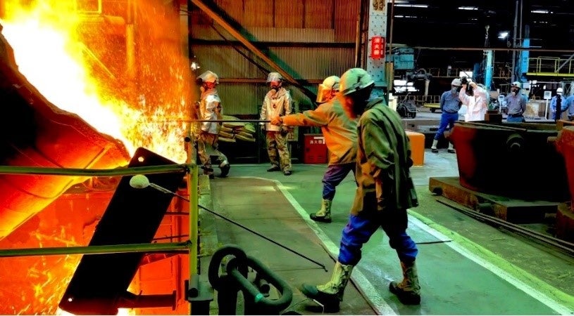 溶解鋳込み作業