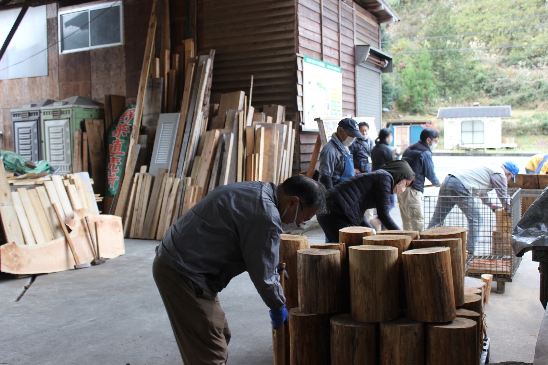 薪割り体験はリフレッシュにもなる