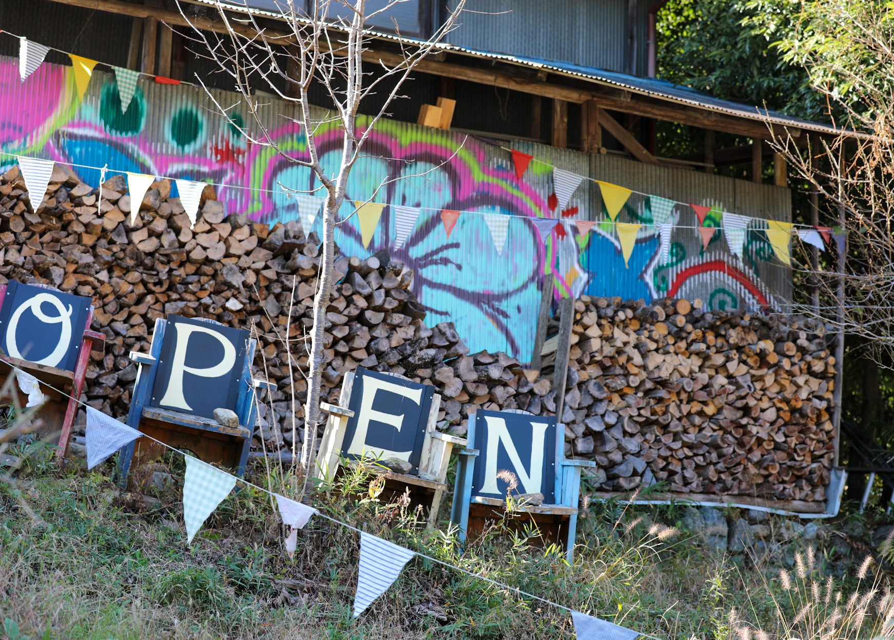 街にも森にも可愛いカフェが点在している