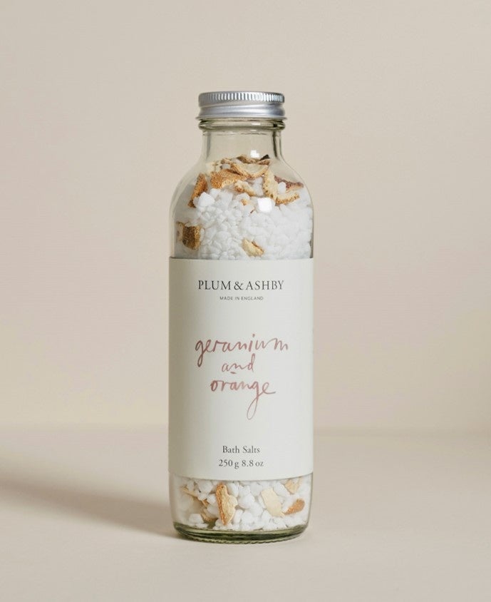 バスソルト&nbsp; 香り：全3種（シーウィード＆サンファイア／ワイルドフィグ＆サフラン／ゼラニウム＆オレンジ）&nbsp; 容量：250g&nbsp; 金額：4,180円（税込）
