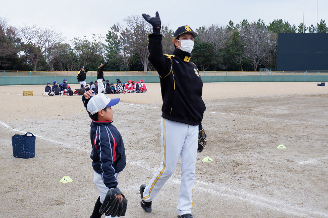新垣氏のピッチング指導