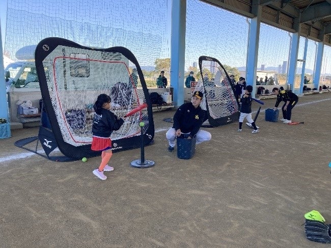 東方氏のティーバッティング指導