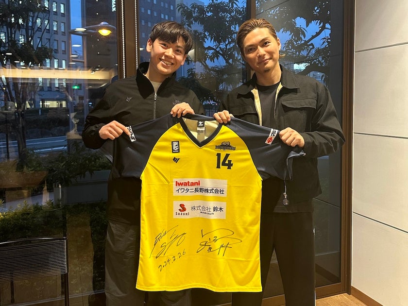 星野京介&EXILE THE SECOND SHOKICHIがサイン入りシューティングシャツをプレゼント!3/23㈯大阪エヴェッサ戦で1名に 星野京介&EXILE THE SECOND SHOKICHIがサイン入りシューティングシャツをプレゼント!3/23㈯大阪エヴェッサ戦で1名に