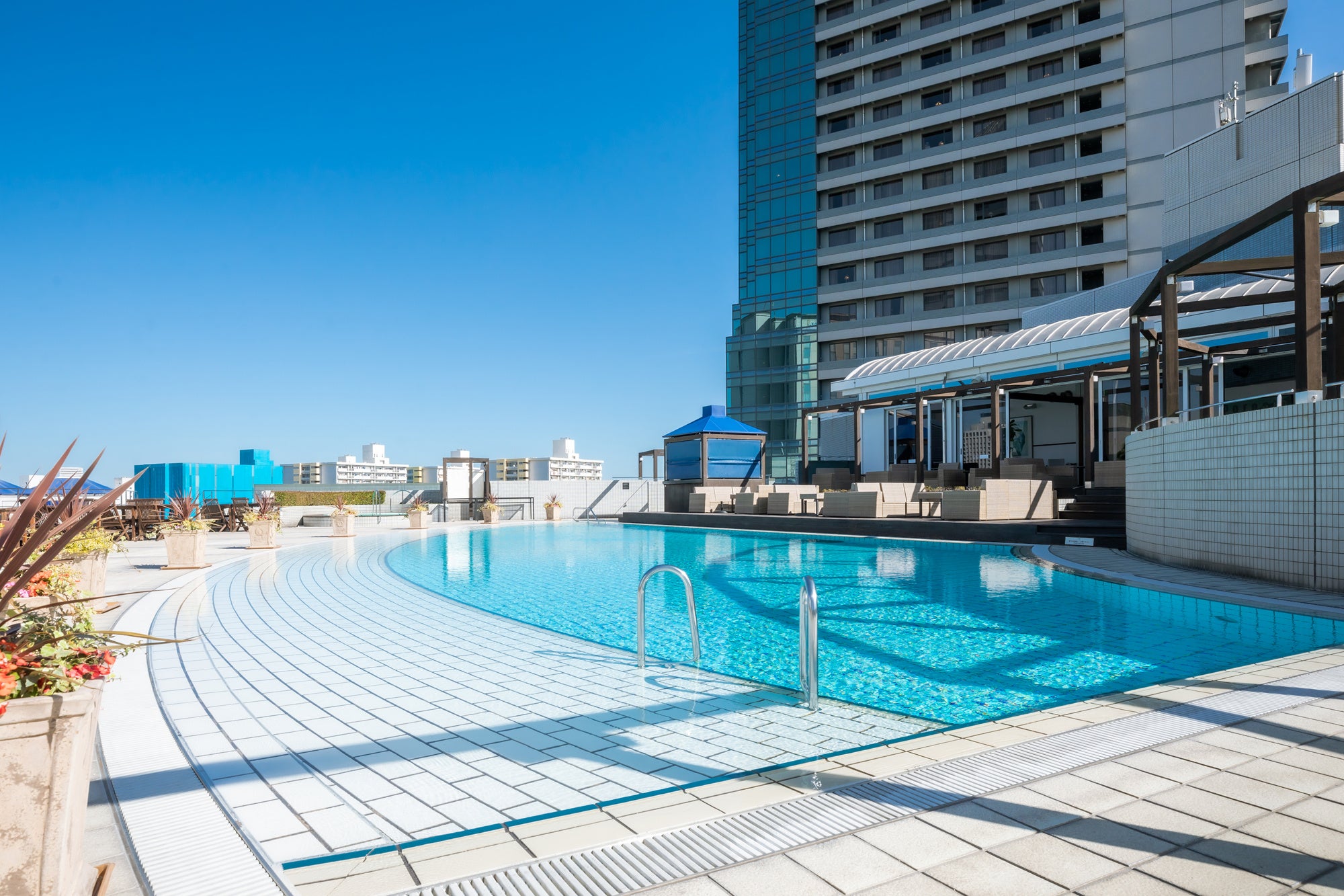 屋上ガーデンプール