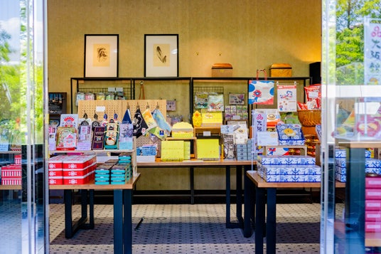ホテル内に大阪の銘菓やプリンスホテル商品が購入できる「The Shop」が8月3日オープン!店内には大阪・関西万博で親しまれた「おいしい老舗のたからばこ」が復活&もずやんの撮影会も ホテル内に大阪の銘菓やプリンスホテル商品が購入できる「The Shop」が8月3日オープン!店内には大阪・関西万博で親しまれた「おいしい老舗のたからばこ」が復活&もずやんの撮影会も