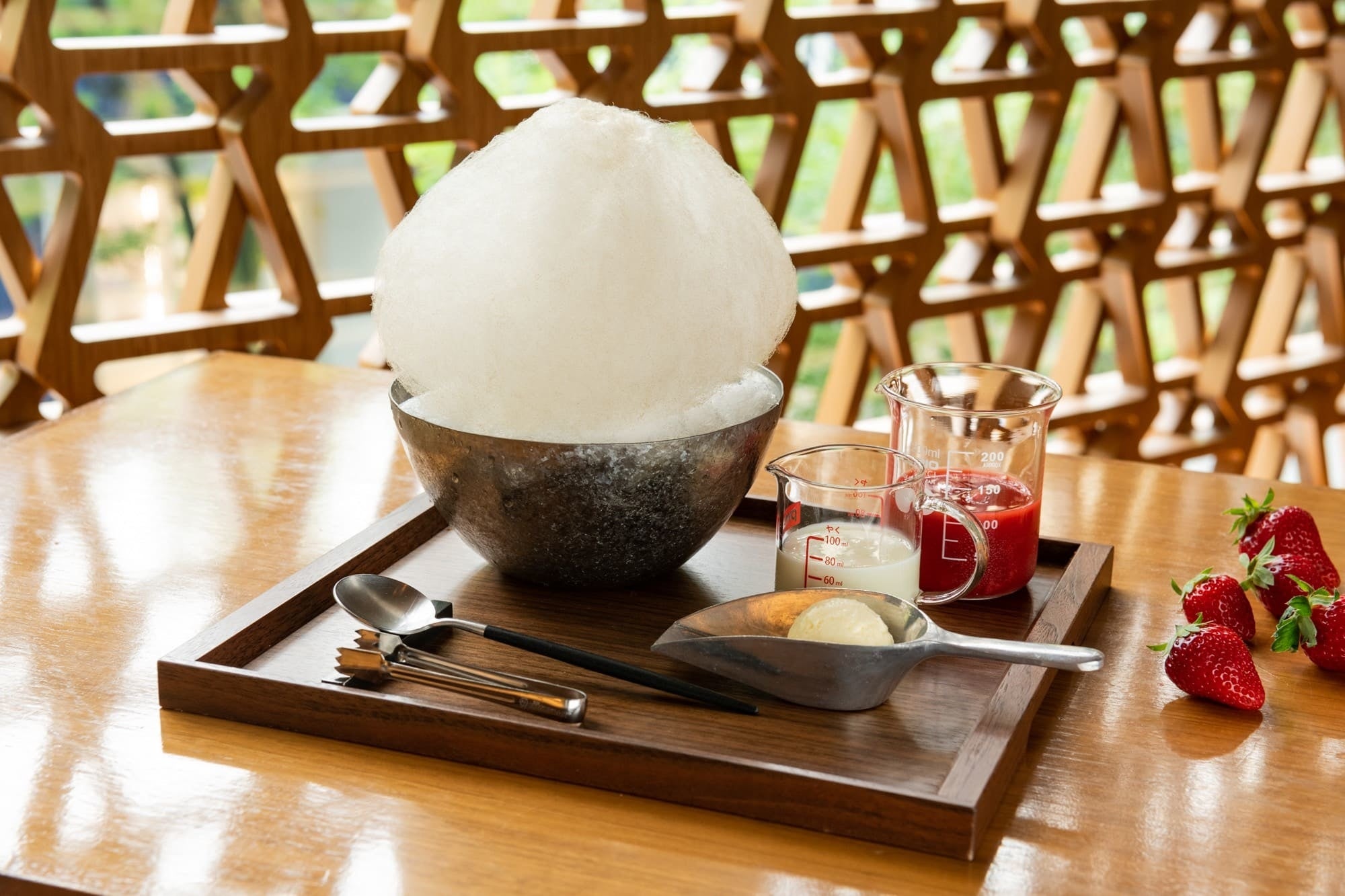 夏らしさ”をぎゅっと凝縮！遊び心をくすぐられる新感覚かき氷