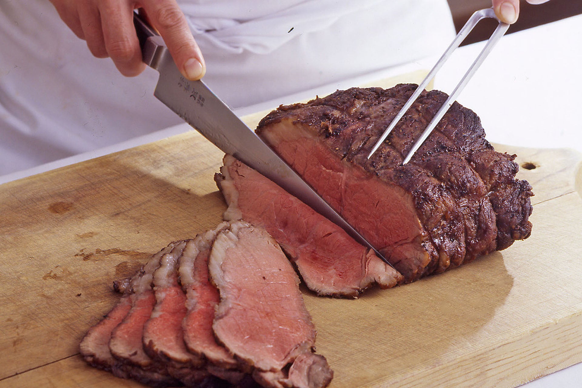 肉の旨味があふれ出す柔らかローストビーフ