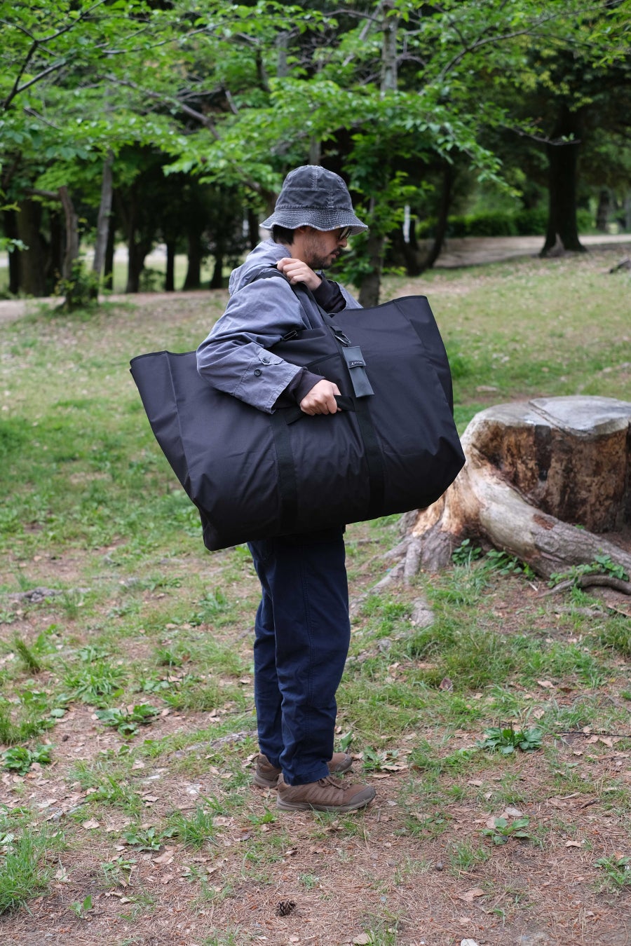 シュラフやエアマット、折り畳みテーブルなどをひとまとめに収納できる『メガストレージバッグ120L』『メガストレージバッグ170L』