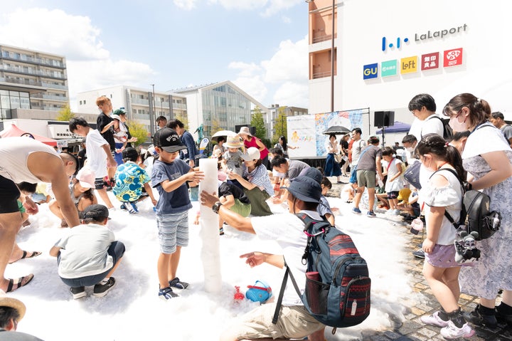 夏の海老名で天然雪遊び!「雪でアソビナ」が10周年を迎えて7月27日に開催 夏の海老名で天然雪遊び!「雪でアソビナ」が10周年を迎えて7月27日に開催