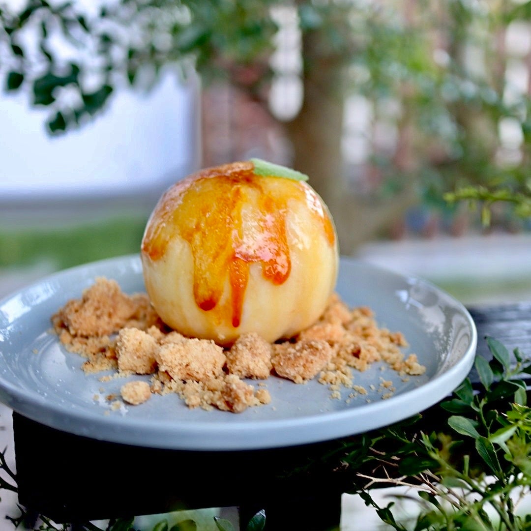 丸ごと桃のブリュレケーキ
