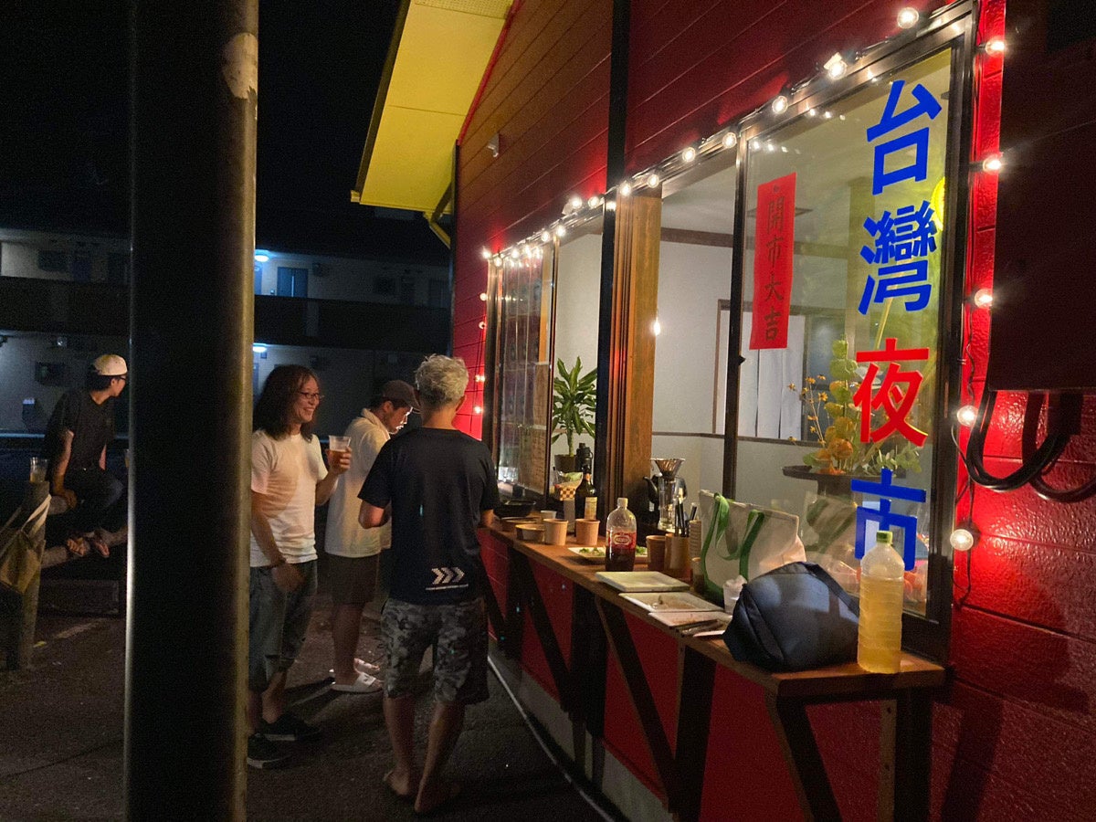 イベント時は外でわちゃわちゃ