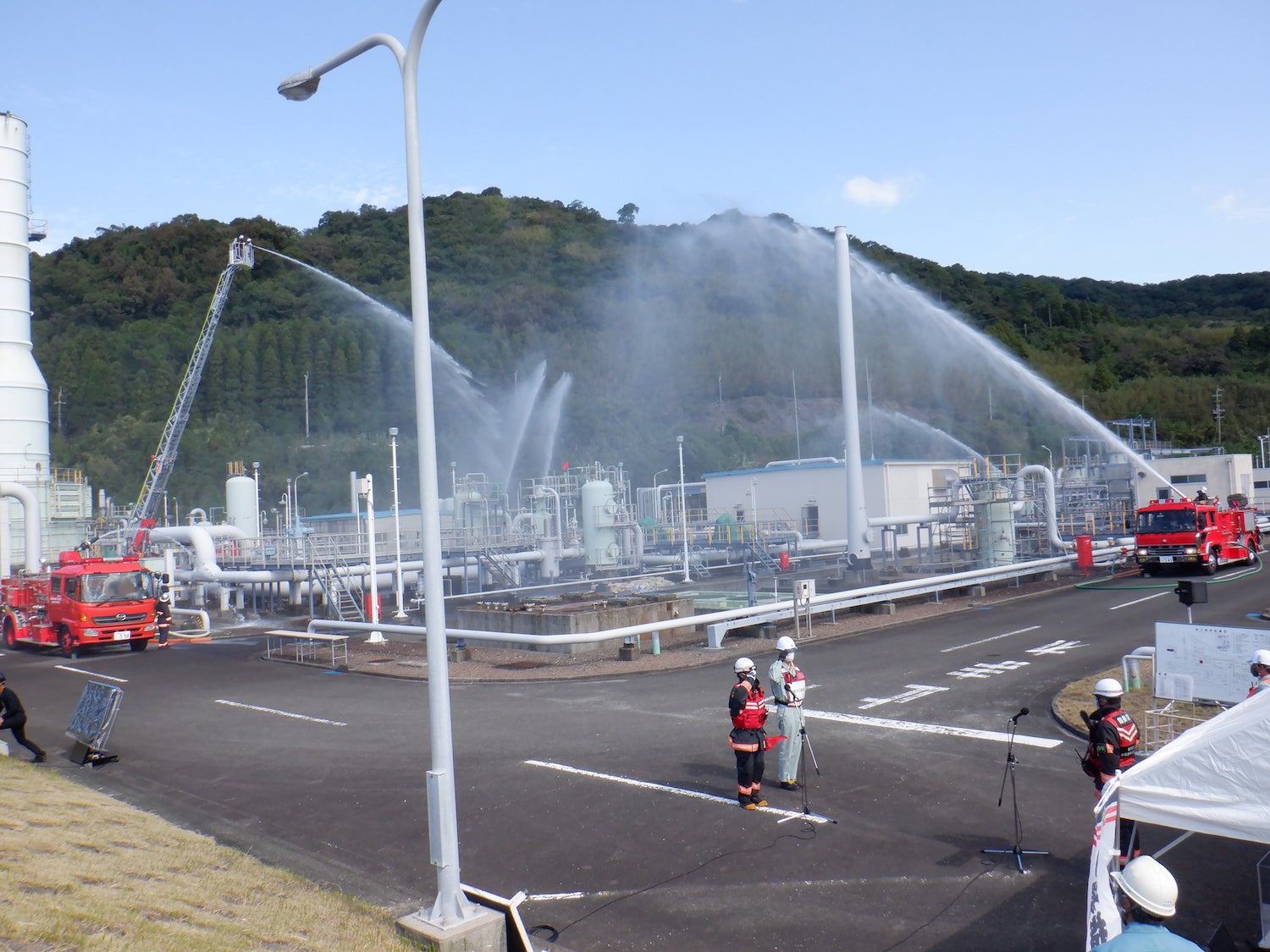 消火・延焼防止訓練(一斉放水)