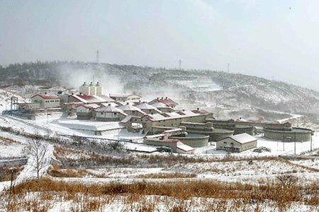 旧松尾鉱山新中和処理施設全景