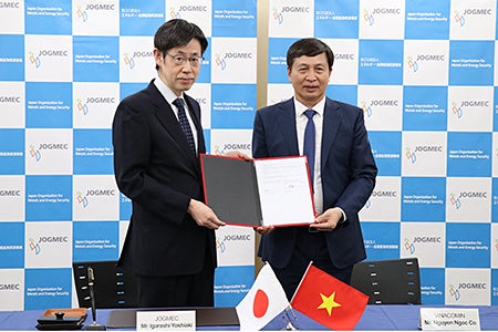 VINACOMINとの署名式1