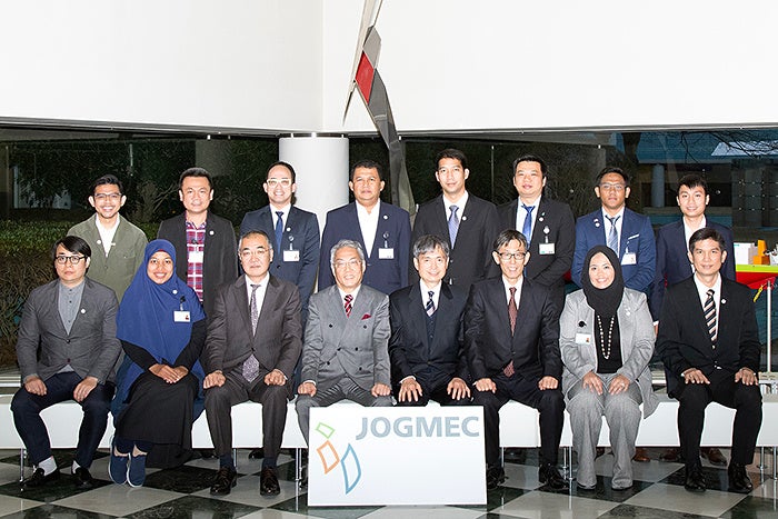 修了式における集合写真