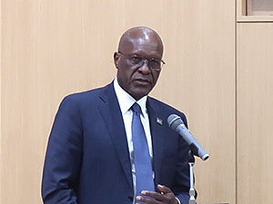 アルウェンド鉱山・エネルギー 大臣ご講演