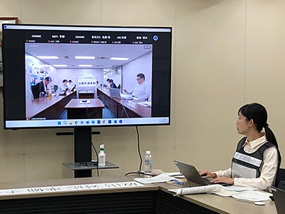 日本LPガス協会 災害対策本部の訓練状況 (モニター内)