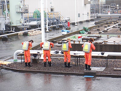 自衛救助隊の酸素呼吸器装着