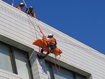 屋上からの救出・救助訓練