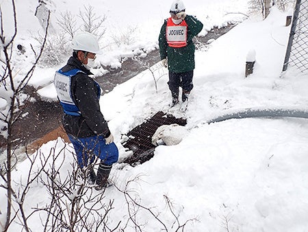 現場実地訓練②（炭カル河道投入[模擬]）