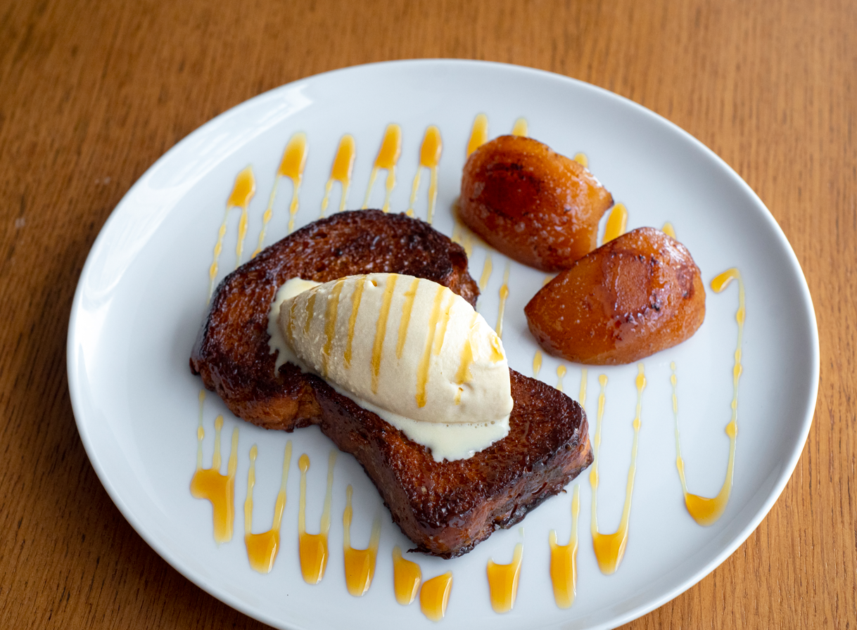 「ブリオッシュア・ラ・ビエール」 ホップ風味のアイスと一緒にお召し上がりいただきます。