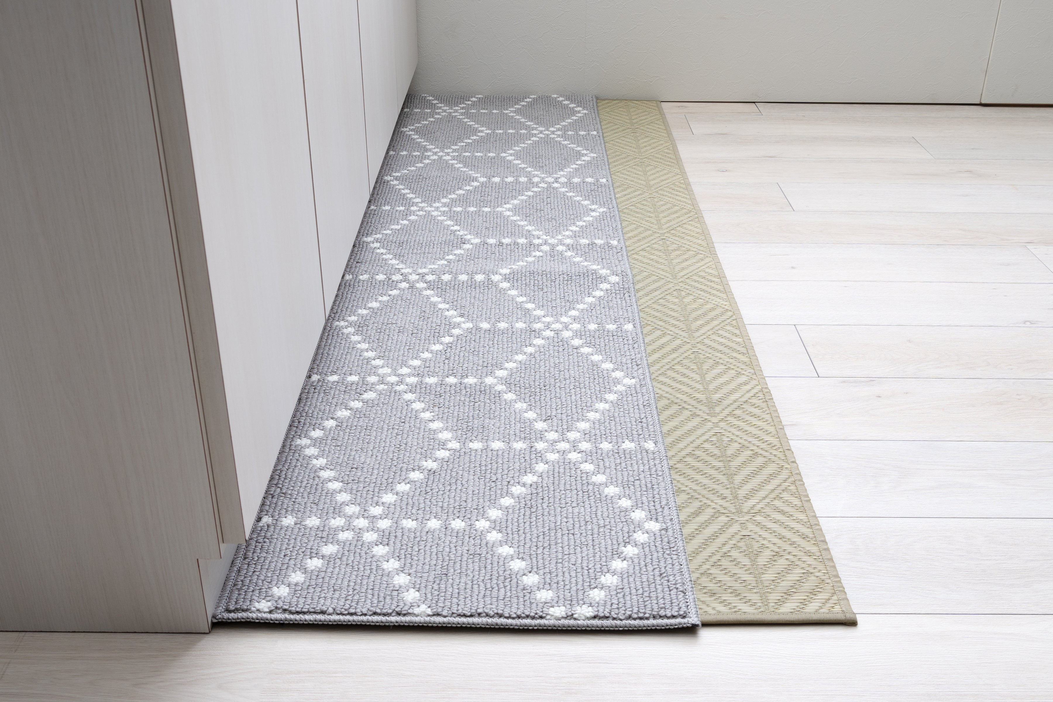 一般的なマットと ミラクルキッチンマットの幅の違い