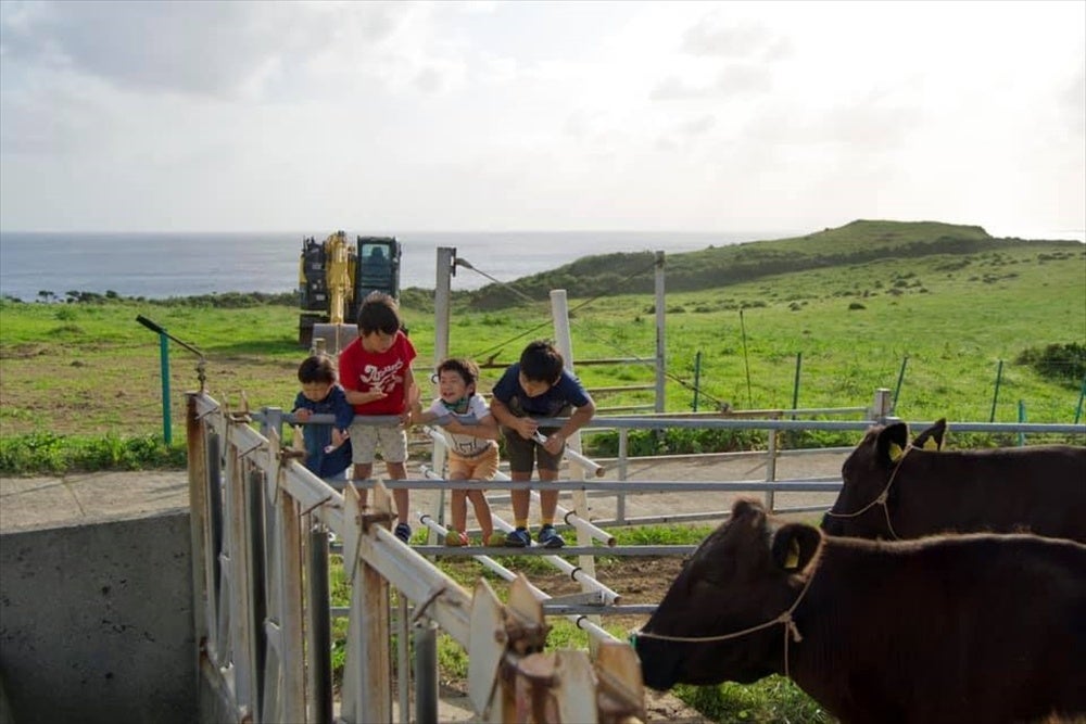 島外からの留学生を受け入れるトカラ列島・宝島（鹿児島県十島村）の子どもたち（提供：Kazutake Honmyo）