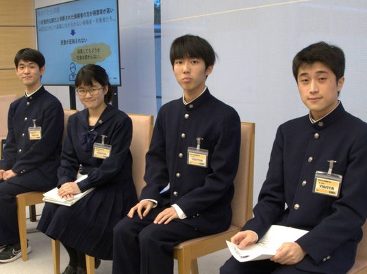 「第二回全国高校生政策甲子園」最優秀チームの佐久長聖高と東京学芸大附高の生徒が総理表敬訪問