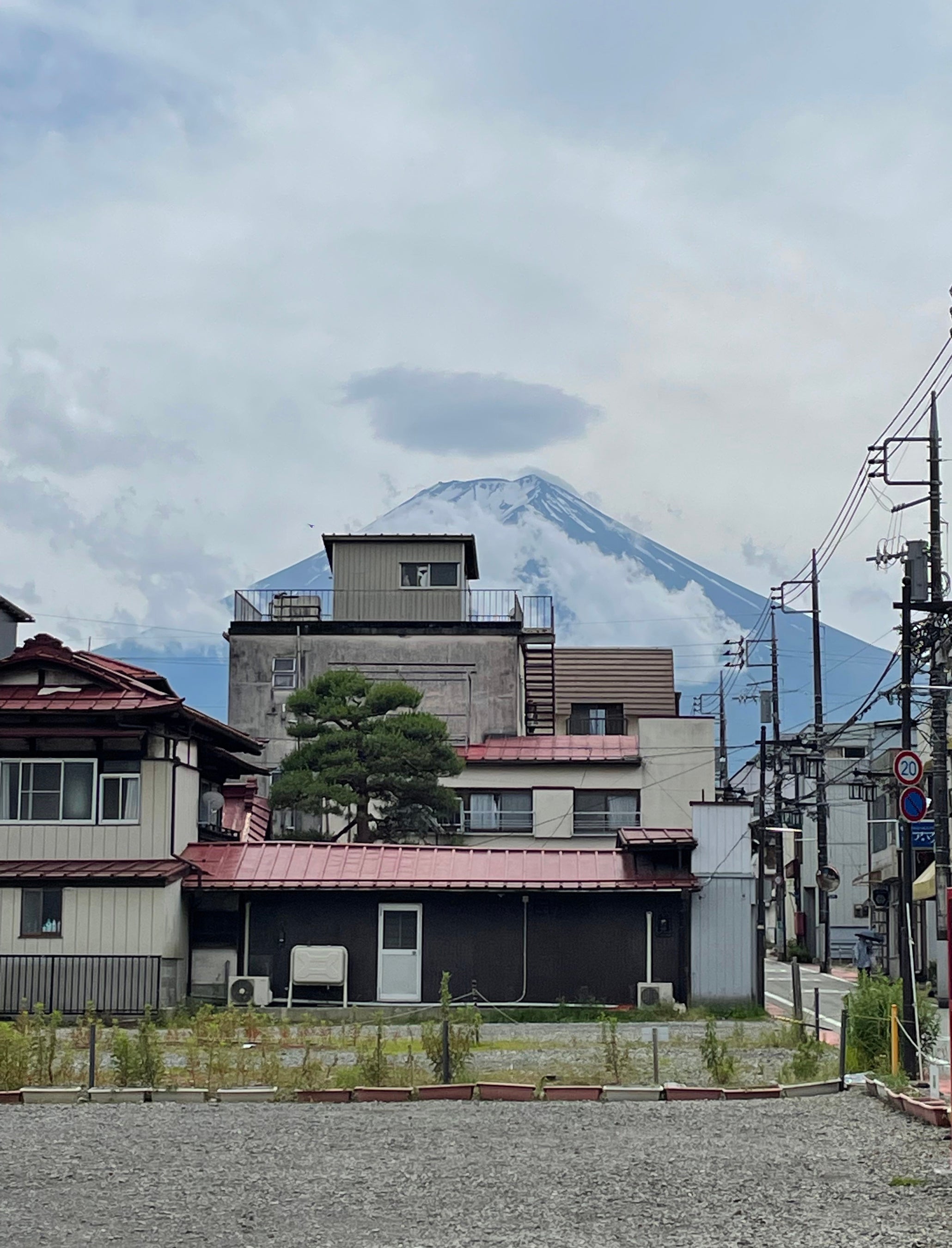 グランプリ@lnlauthさんの作品。西裏の街並みと富士山
