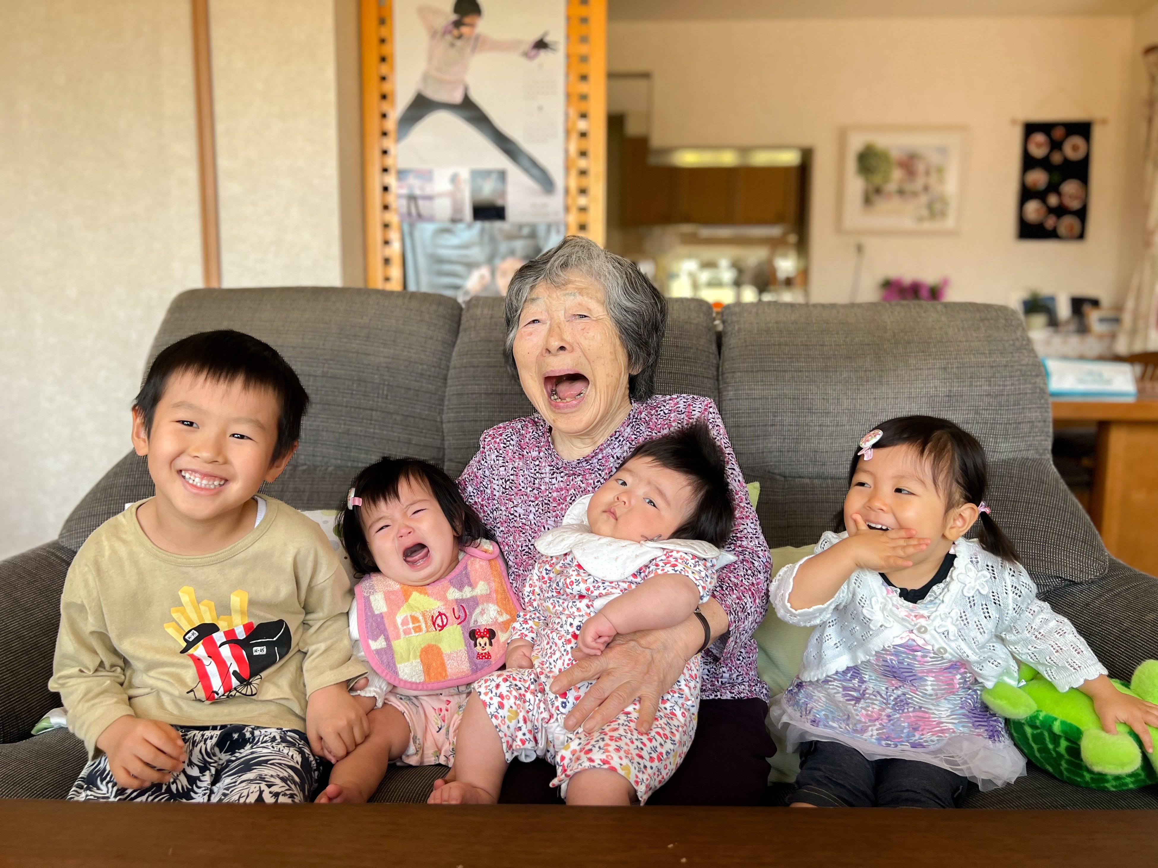 令和4年度／家族の絆 （現：あったかファミリー部門）&nbsp; 最優秀賞「平均年齢19歳」