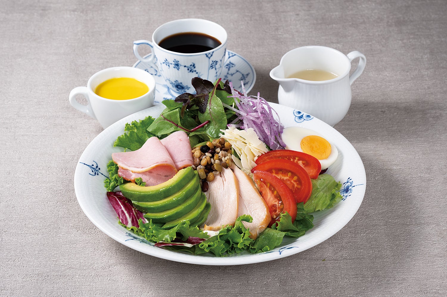 季節野菜と20品目のサラダプレート(季節のスープ、ドリンク付き)　1,800円(税込)