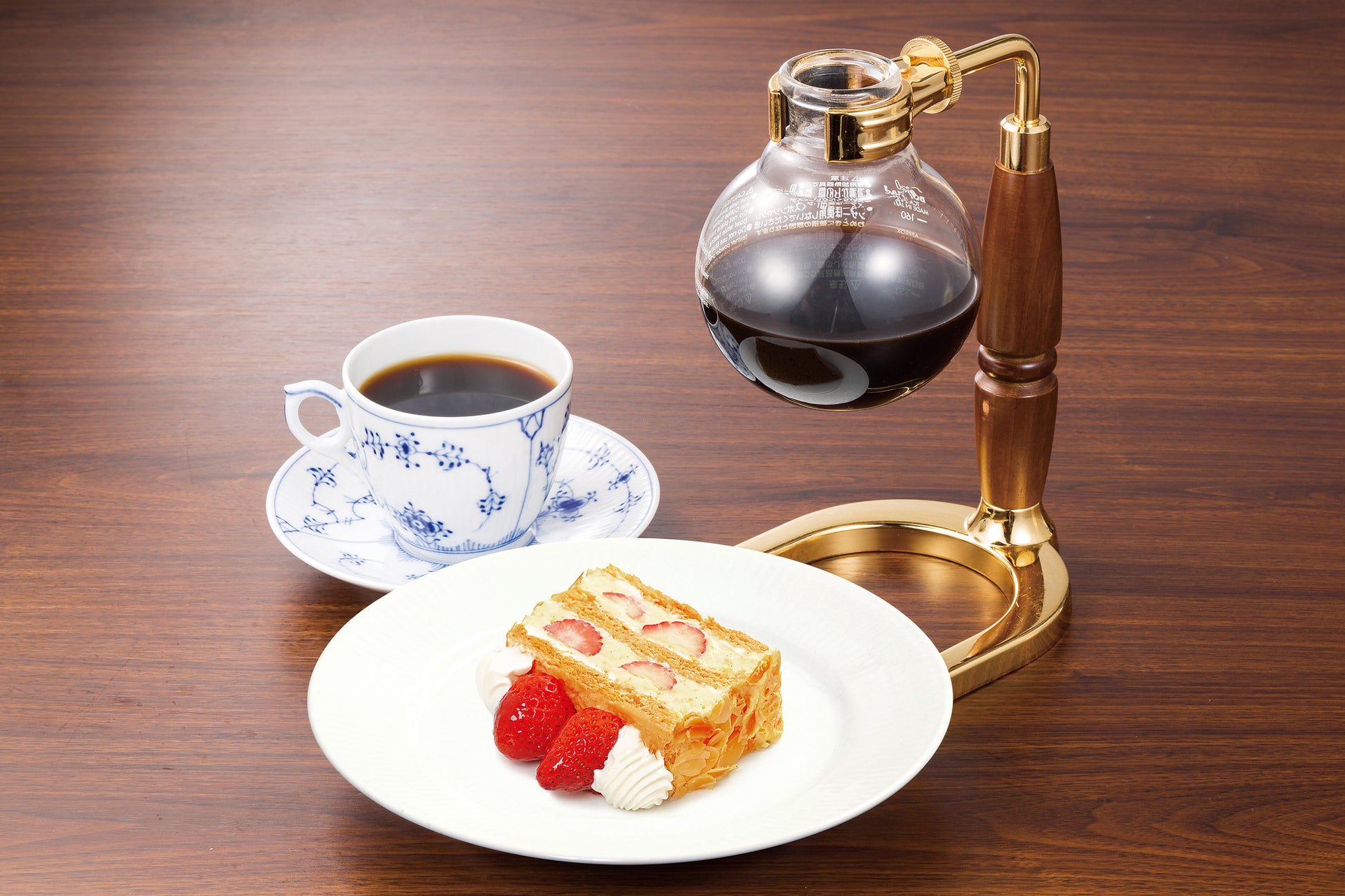 JIYUGAOKA de aone 苺のミルフィーユ(ドリンク付き) 2,200円(税込)