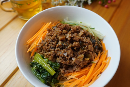 ジャージャー麺　¥800＋税