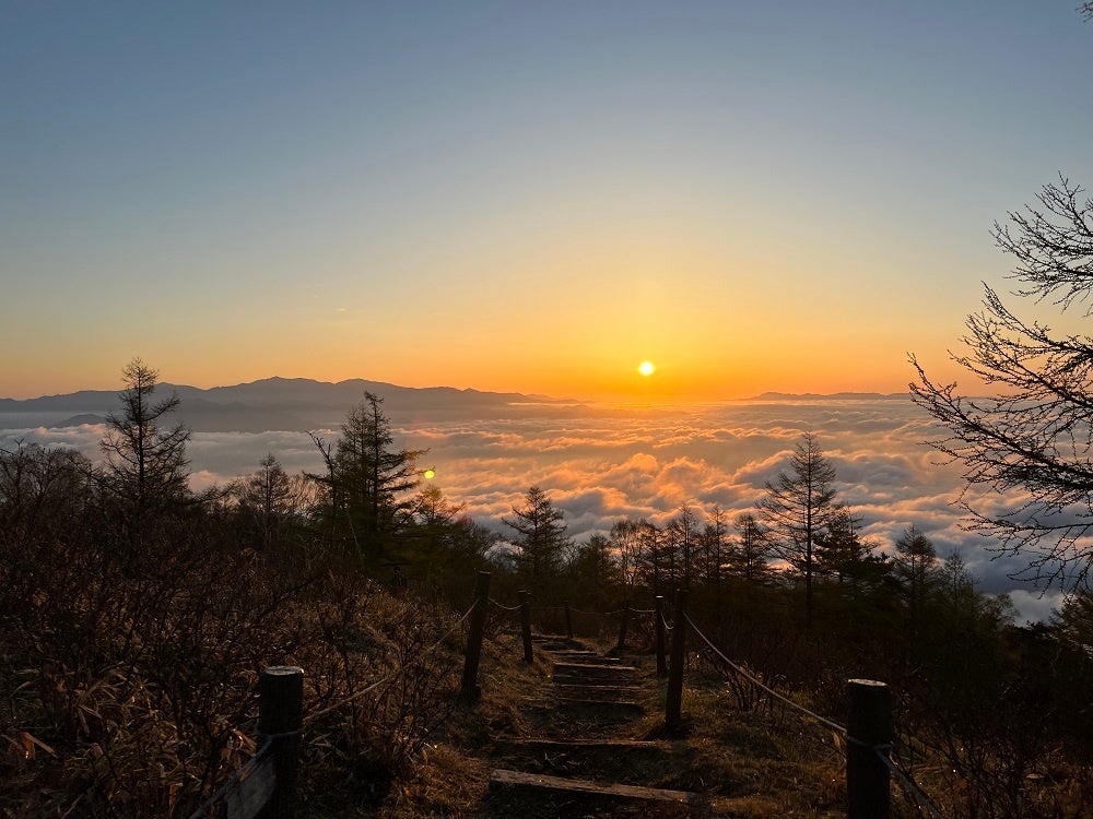 甘利山山頂付近から望む日の出