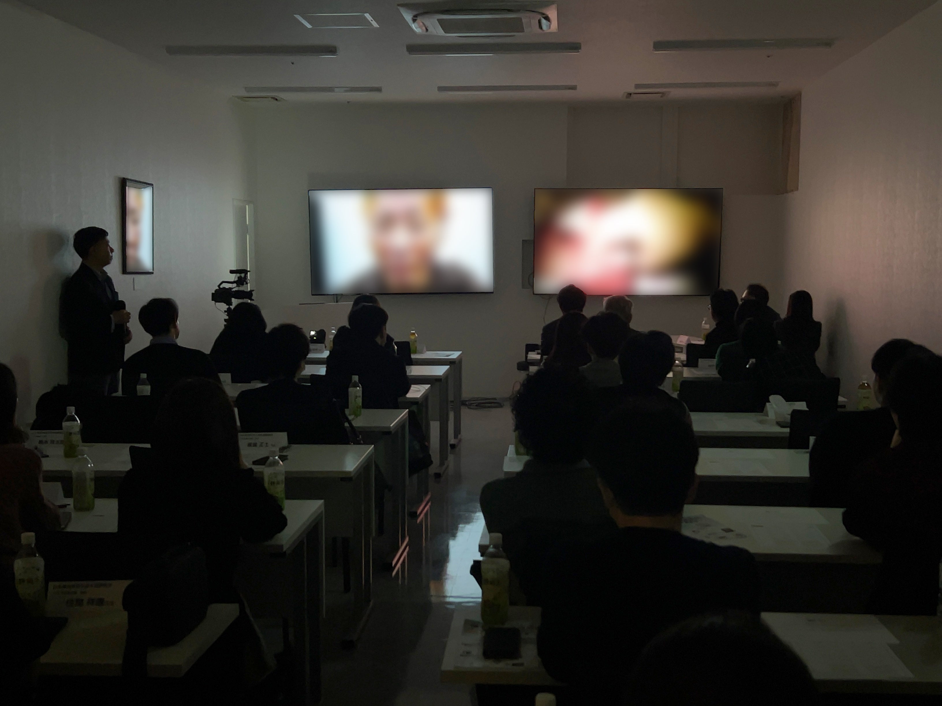 モニターを通して実施されたライブ手術見学の様子