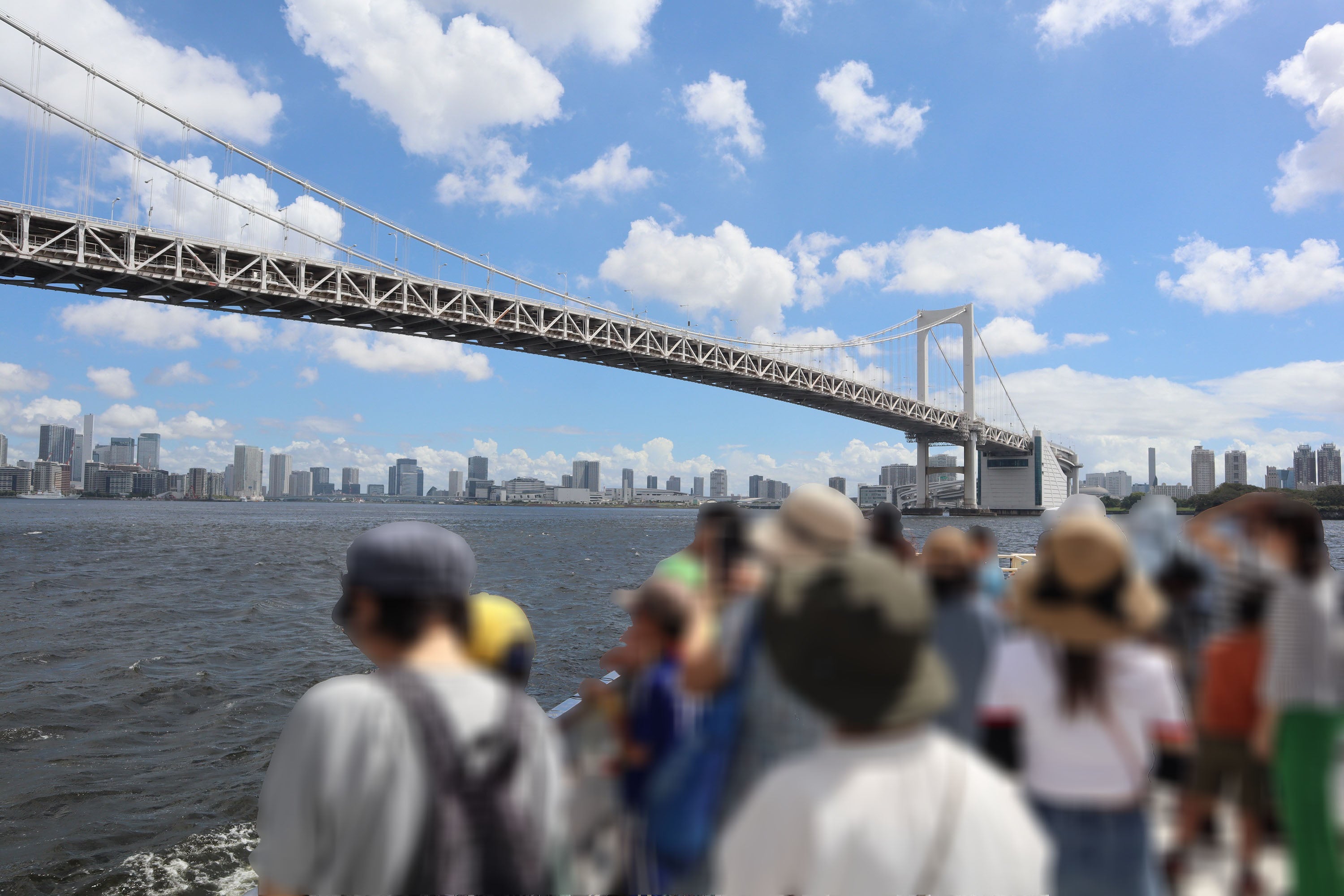 レインボーブリッジも見えてきました