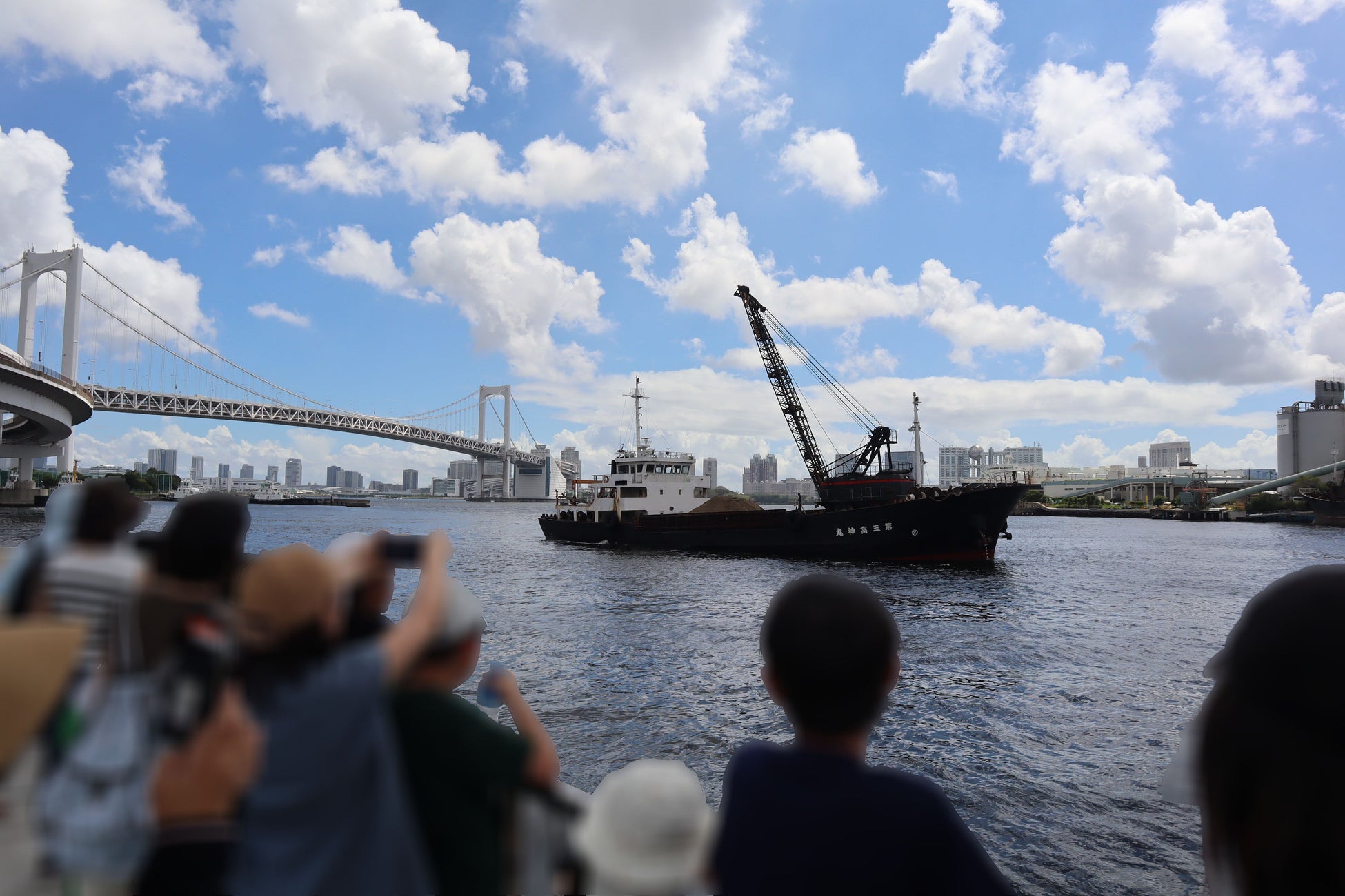 砂や砂利などを運搬するガット船との出会い