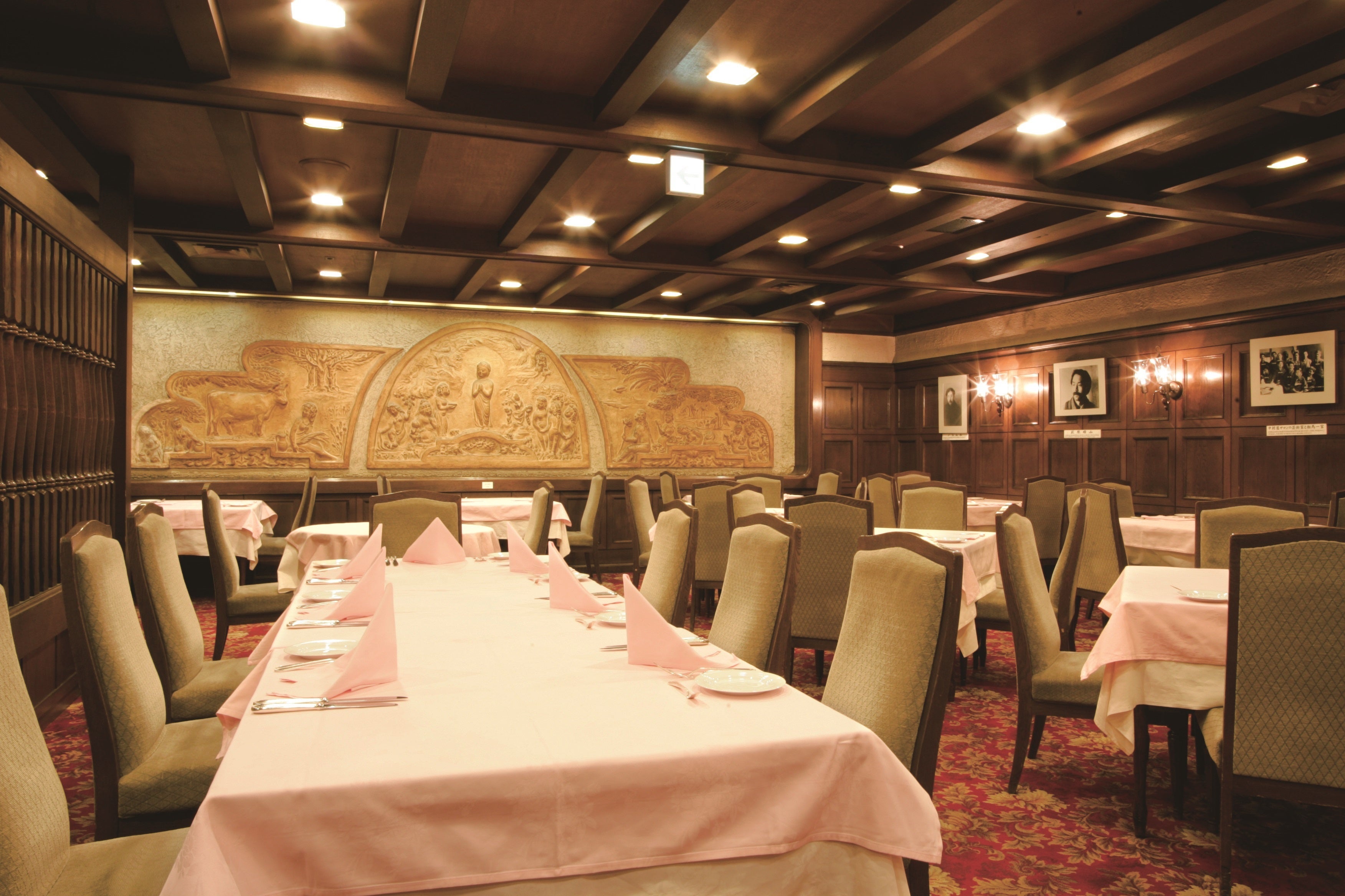 旧中村屋本店「レガル」店内