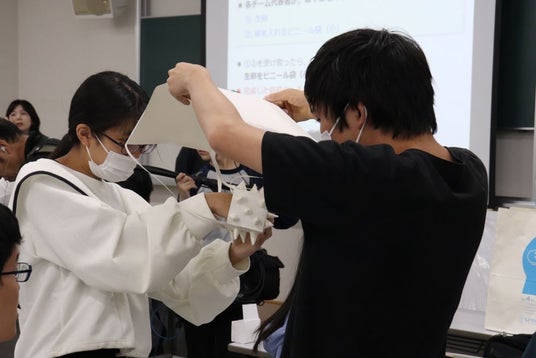宇宙科学×物理学で挑む「月面軟着陸」ミッション!新入生87名が挑む科学PBL「卵落としコンテスト」6月5日(金)開催~テーマは『月面へのラスト・ワン・マイル』。ケント紙1枚の宇宙船を設計~ 宇宙科学×物理学で挑む「月面軟着陸」ミッション!新入生87名が挑む科学PBL「卵落としコンテスト」6月5日(金)開催~テーマは『月面へのラスト・ワン・マイル』。ケント紙1枚の宇宙船を設計~