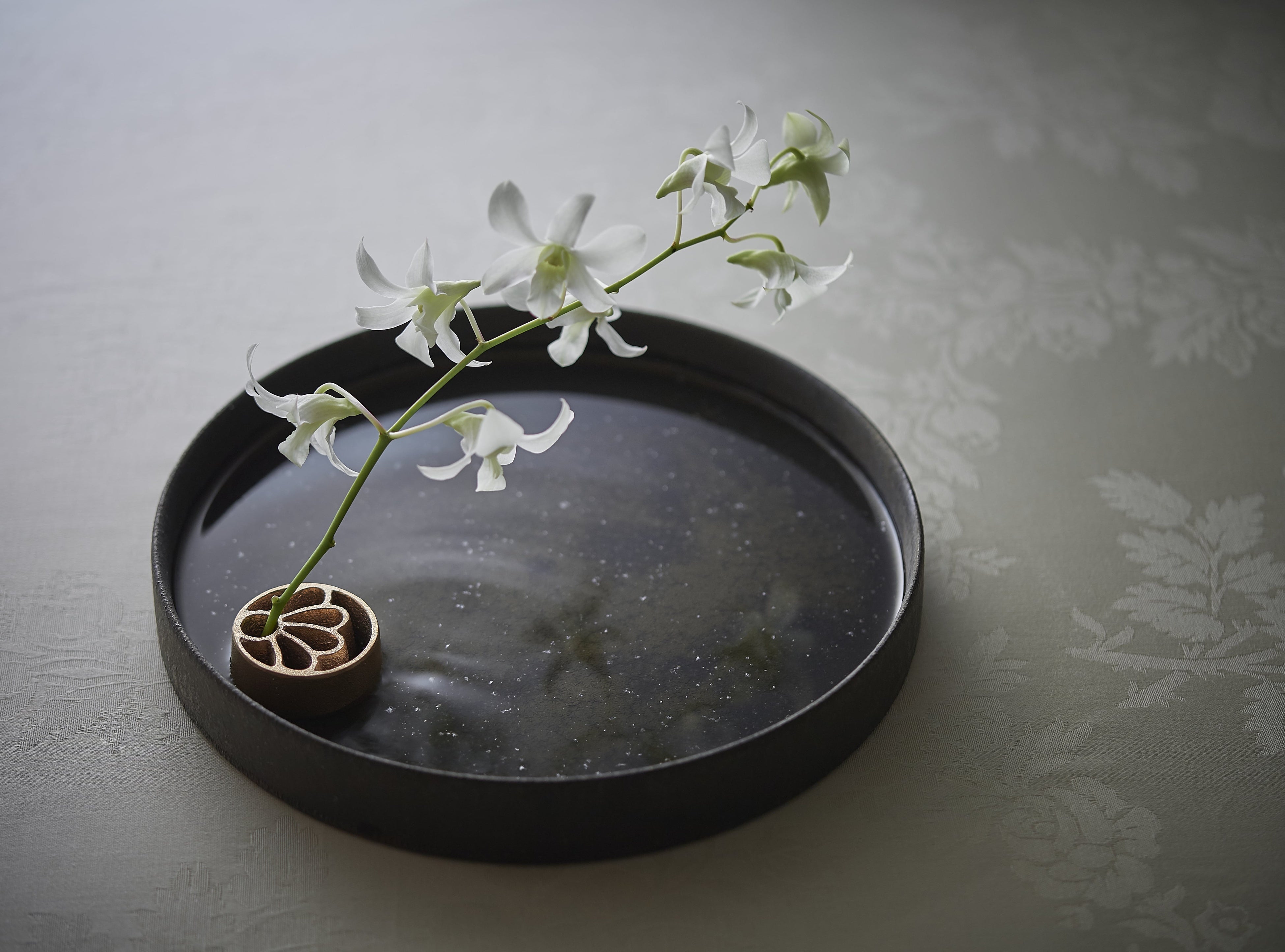 300年の伝統的砂型鋳造で彩るディズニープリンセスデザインの金属