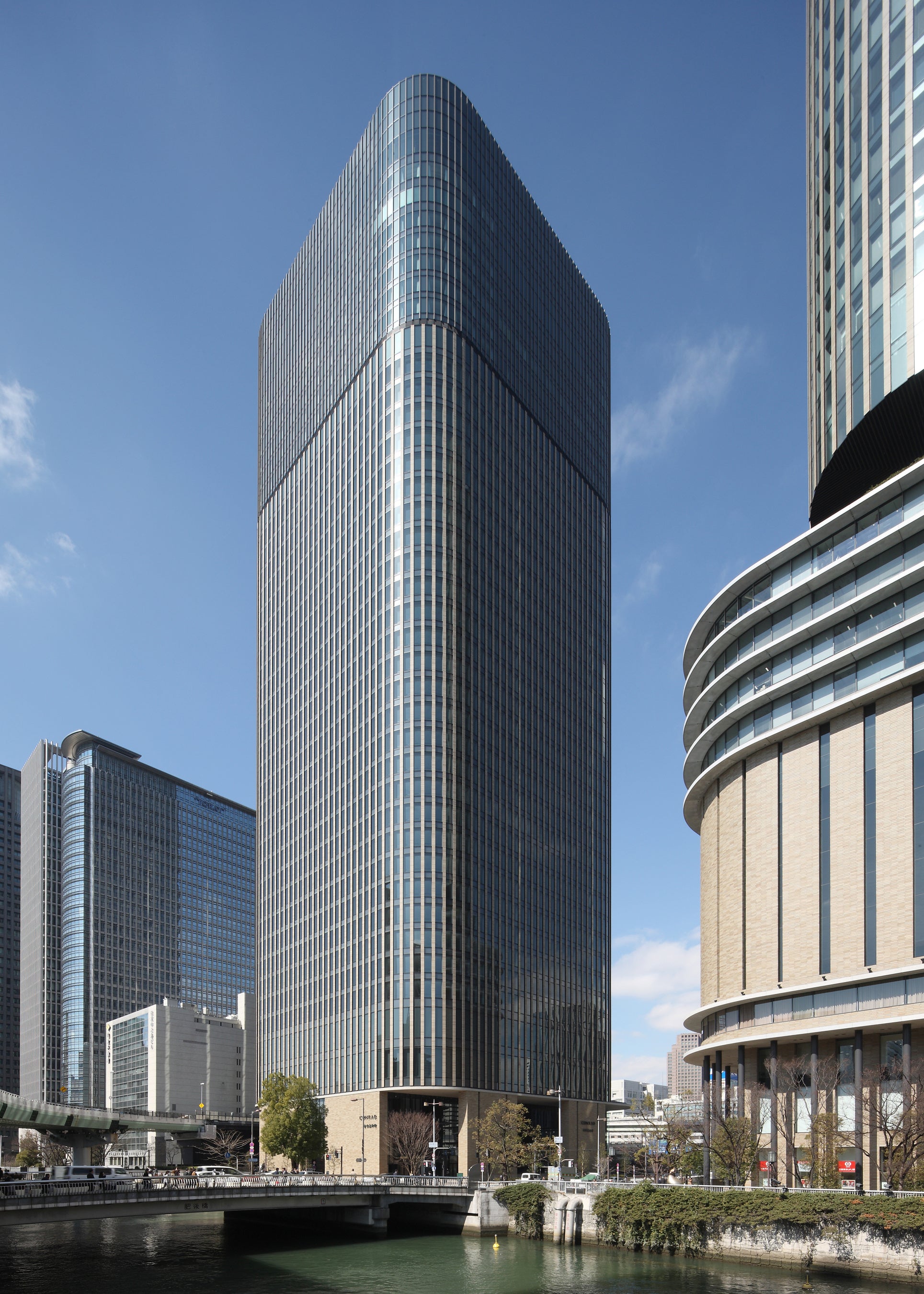 中之島フェスティバルタワー・ウエスト 外観