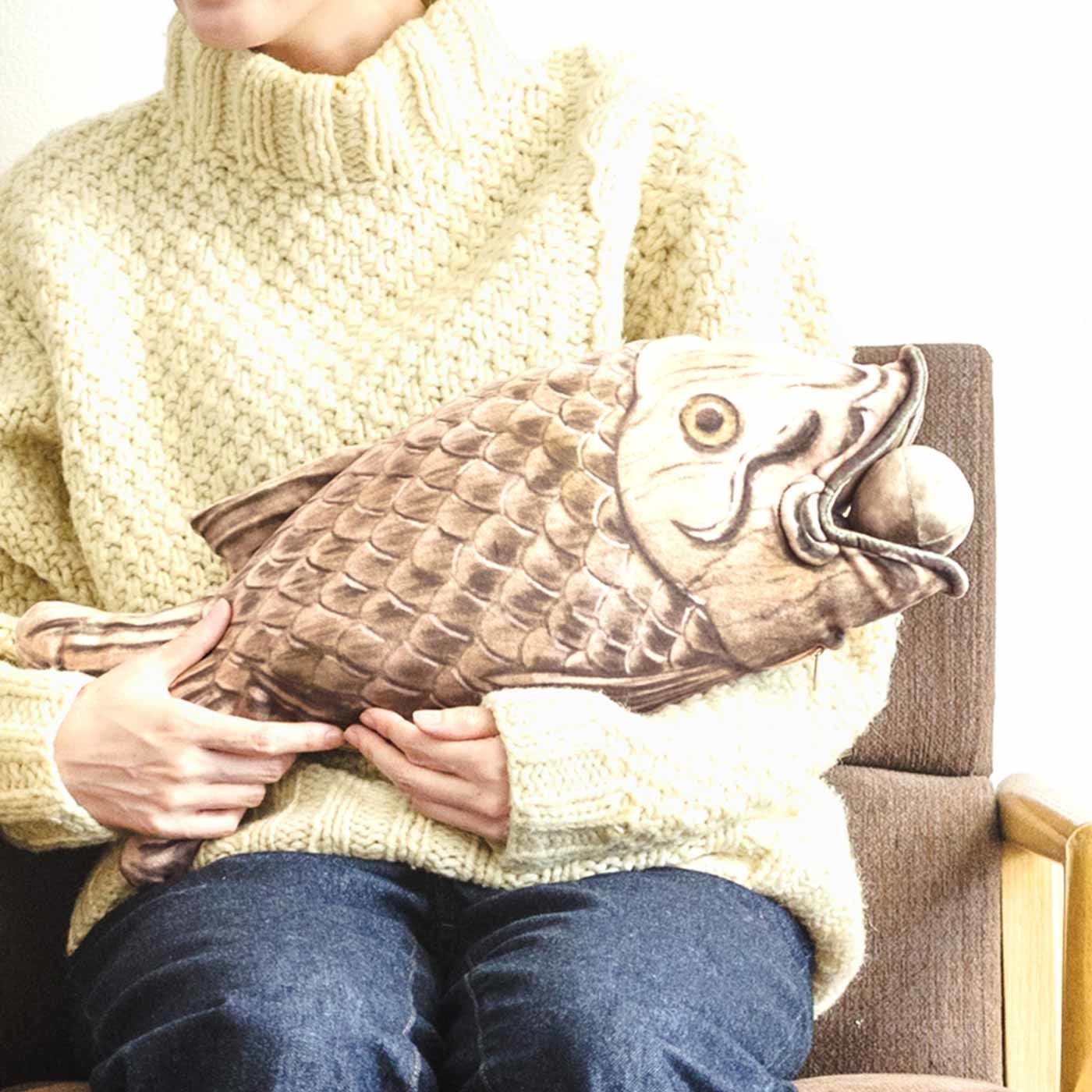 抱っこしながら一年を振り返る ふかふかあたたか 魚板クッション が フェリシモおてらぶ から登場 株式会社フェリシモのプレスリリース