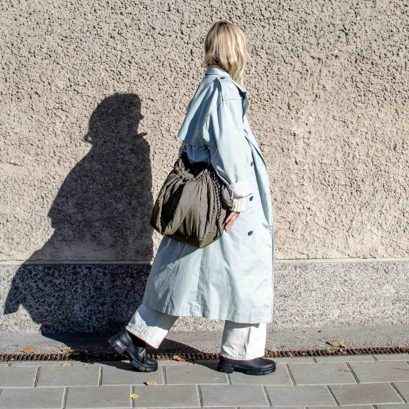 斜めがけもできる、ショルダー紐付き