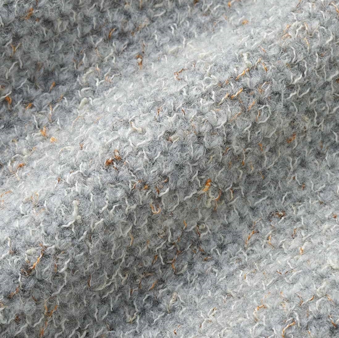 白やキャメルの糸が混ざったミックスカラーのかのこ編み