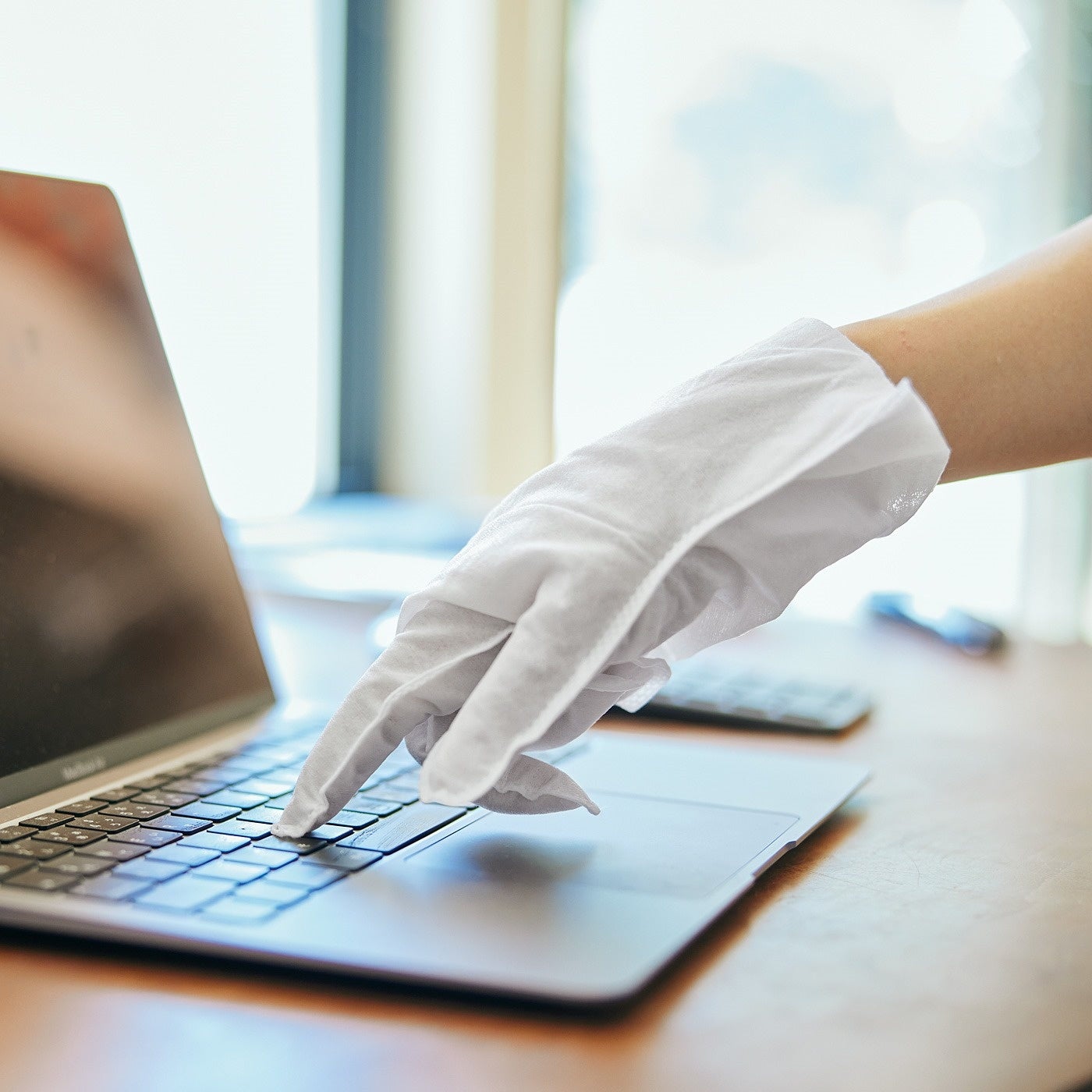 キーボードのすきまも指先でしっかり掃除できます