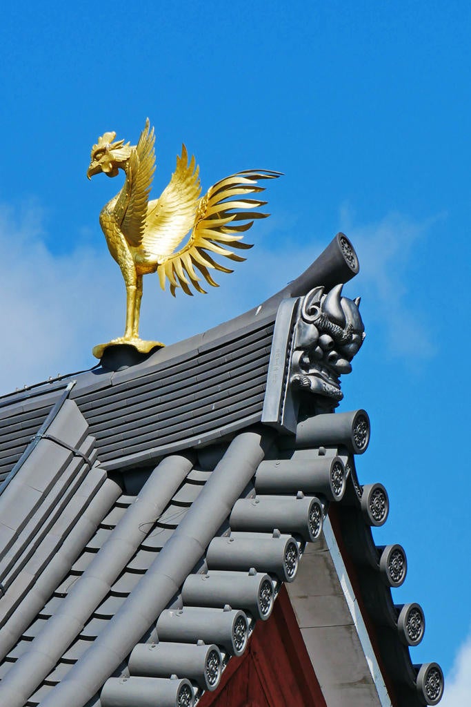 屋根上の鳳凰／：「京都写真フリー素材（https：／／photo53.com／byodoin1.php）」より
