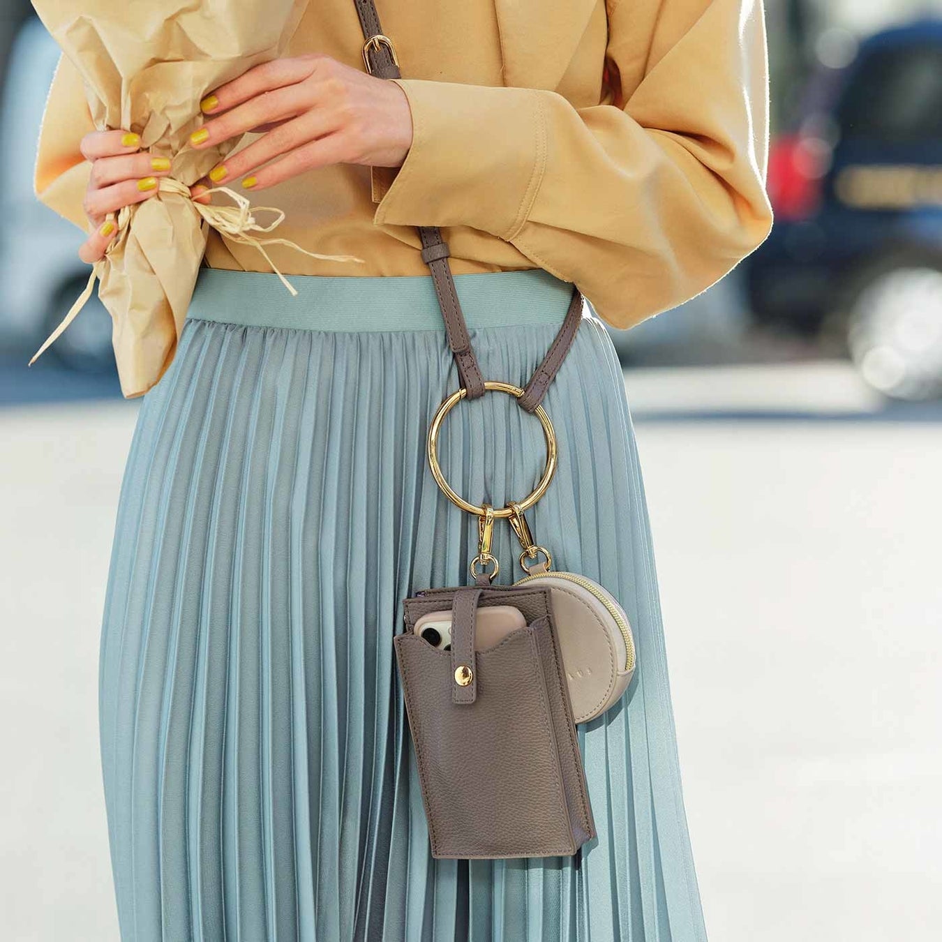 手ぶらスタイル応援 必要最小限でスマートにお出かけできる スマホや小物が入る2連リングショルダーバッグ がママを応援する雑貨ブランド L Ami ラミプリュス より新登場 株式会社フェリシモのプレスリリース 手ぶらスタイル応援 必要最小限でスマートにお出かけできる スマホや小物が入る2連リングショルダーバッグ がママを応援する雑貨ブランド L Ami ラミプリュス より新登場 株式会社フェリシモのプレスリリース