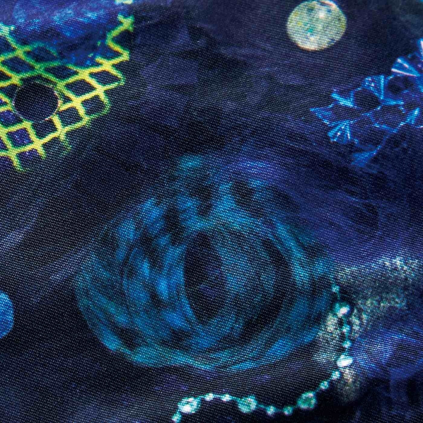 パンツはしわになりにくい、伸びのよいさらっとしたカットソー素材