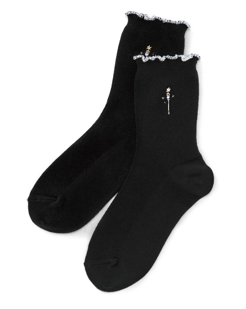 〈魔法の杖〉魔法の力を一つに集め、効果を大きくする杖。集中して何かに取り組みたい日に。