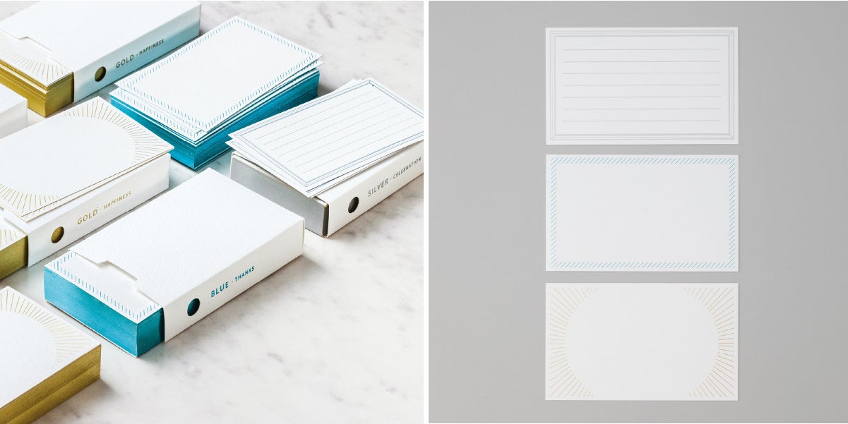 表面にあしらった箔押しの縁飾りや罫線が、メッセージを端正に引き立ててくれます。